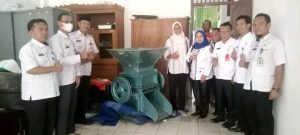 Gapoktan Desa Margorejo Kecamatan Kotabumi Utara Terima Peralatan Pencacah Sampah Organik
