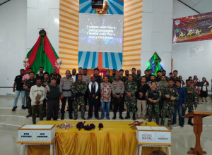 Pasukan Kostrad Raja Aibon Diundang Ibadah Perayaan Natal, Poltak si Panglima Mamba Bawa Berkat dan Sumbang Lagu Pujian
