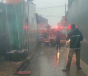 Bangunan Pabrik Fairing Body Motor Terbakar Akibat Sambaran Petir