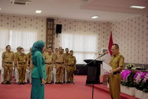 Penjabat Bupati Tulang Bawang Bapak Drs Qudrotul Ikhwan MM Lantik ketua Tim Penggerak (TP) PKK Kecamatan Se- Kabupaten Tulang Bawang