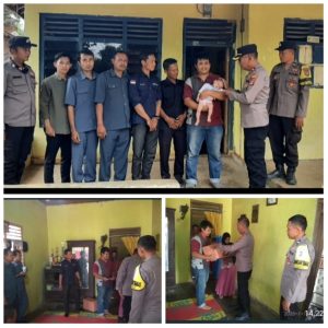 Kapolsek KOMPOL A.YUDI TABA mewakili Kapolres Kapolres AKBP TEDDY RACHESNA, SH. S.IK. M.Si beri bantuan “tali asih” kepada balita yang bernama “adena sasikirana di kampung Brata Yudha kecamatan Umpu semenguk.