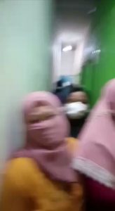 Tempat hiburan malam diduga milik Oknum Brimob dan Wartawan di demo ibu-ibu, yang tidak memiliki izin, buat resah warga. 