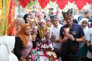 Wagub Sumbar Audy Dampingi Menteri Pariwisata Kreatif Untuk Penilaian ADWI 2023 Di Desa Wisata Nyarai