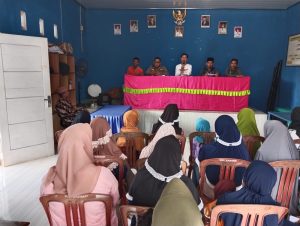 Camat dan Kapolsek Gunung Labuhan hadiri pembagian tahap pertama Bantuan Langsung Tunai Kampung Bengkulu Raman.