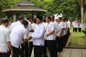 Bupati Lampung Barat, Drs. H. Nukman M.M, Mengadakan Acara Halal Bi Halal Kepada Jajaran Pegawai Negeri Sipil (PNS)