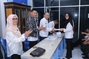 Plt, Kadis Kominfo Lampung Utara Drs. Ahmad Alamsyah, M.M., Menyerahkan Surat Perintah Tugas (SPT)