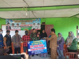 Kades Banjar Wangi Membagikan Blt DD