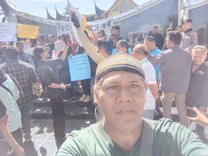Gubernur Sumatra Barat Di Demo Ratusan Wartawan