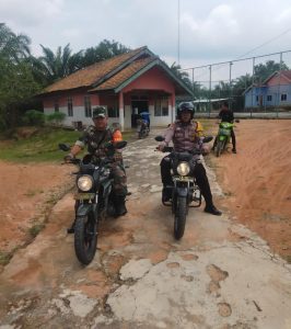 Ciptakan Kondisi Aman, Babinsa Dan Bhabinkamtibmas Kompak Patroli Bersama.