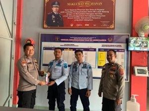 Polsek Lubuk Basung Berikan Alat Inventaris Kepada Lapas Klas II B Lubuk Basung