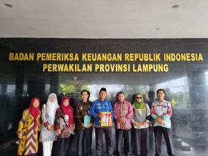 Pemkab Lampung Barat kembali menerima Predikat Opini Wajar Tanpa Pengecualian (WTP) Untuk yang ke-13 Kalinya dari Badan Pemeriksa Keuangan