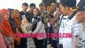 Penyaluran dan Penyerahan Sembako Beras Program Bantuan Pangan Nasional,Tahun 2023 Tahap Dua Langsung di Kantor Desa Cempaka