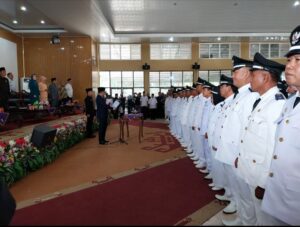 Bupati lantik 116 Kepala Kampung terpilih , dua tokoh masyrakat Hi.Kalbadi dan Drs Hi. Marsidi Hasan hadiri pelantikan
