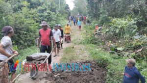 Kepala Kampung Beringin Jaya, Arya Artha Putra, S.H, Jumat Bersih Adakan Gotong Royong Bersama Warganya