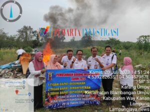 BPKAD dan DukCapil Kabupaten Way Kanan adakan Pemusnahan Barang Peralatan Kantor