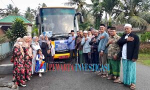 Majelis Hidayatul Ahyar Al-Qodiri PPWI Jembrana Lakukan Wisata Religi ke Jawa Timur