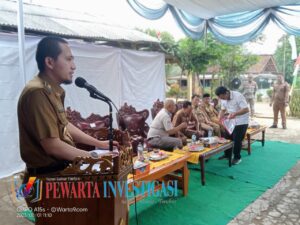 Wakil Bupati Lampung Utara, Menyerahkan 127 Sertifikat Hak Milik (SHM). Program Pendaftaran Tanah Sistematis Lengkap (PTSL)