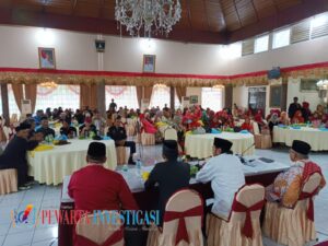 Ratusan Masyarakat Bukittinggi Mendengarkan Paparan Anggota MPR RI Leonardy Harmainy Sosialisasikan Empat Pilar kepada Masyarakat Hukum Adat Nagari Kurai Limo Jorong