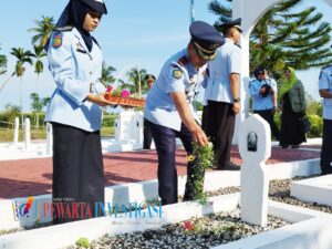 Lapas Klas II B Lubuk Basung Laksanakan Tabur Bunga Di Makam Pahlawan Siti Manggopoh