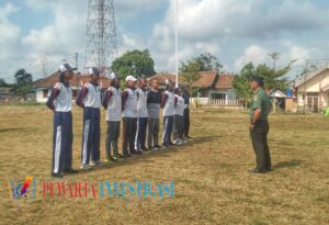 Danramil Blambangan Umpu Berikan Semangat Kepada Anggota Paskibra.