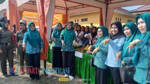 Bupati Lampura diwakili Asisten III Bidang Administrasi Umum Sofyan. Sp. MM dan Wakil Ketua TP-PKK Lampung Utara Hj Devriyana Marda Ardian,S.Kom Menghadiri Pesta rakyat