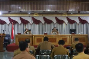 Pemerintah Kabupaten (Pemkab) Lampung Barat melakukan kegiatan rutin Ngopi Bebakhong yang membahas terkait dengan evaluasi dan perencanaan kerja
