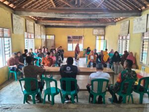 Babinsa Koramil Baradatu Bersama Aparatur Kampung, Adakan Rapat Pembentukan Badan Usaha Milik Kampung (BUMKAM).