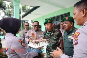 Puluhan Personil Polres Agam Beramai- Ramai Datangi Koramil 03 Lubuk Basung Ada Apa ?