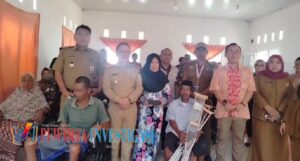 Kemensos RI dan Dinas Sosial Serahkan Bantuan Kepada 15 kecamatan kabupaten Waykanan 