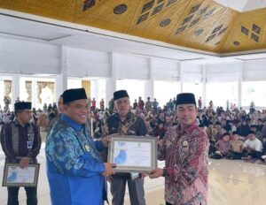 Bupati Suhatri Bur Berikan Bantuan Bea Siswa Kepada 445 Hafidz/Hafidzah Di Kabupaten Padang Pariaman