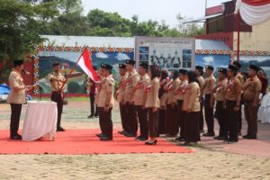 Pj. Bupati Lampung Barat Drs. Nukman, MM., yang juga selaku ketua Kwartir Cabang Gerakan Pramuka Lampung Barat melantik pengurus Satuan Karya Pramuka Adhyasta Pemilu (Saka Adhyasta Pemilu)