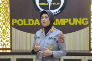 Viral Wisudawan Bawa Spanduk Minta Usut Pembunuhan Ayahnya, Polda Lampung: Sudah Ditangkap, Tersangka Tunggal
