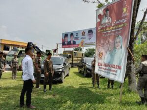 Ketua Bawaslu Kabupaten Padang Pariaman Pimpin Penertiban Alat Peraga Kampanye Caleg Yang Melanggar Aturan