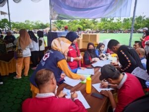 Ibu-ibu Tim Penggerak PKK dan ASN Pemkab Way Kanan ramaikan donor darah PMI dalam rangka HUT KORPRI KE 52 Tahun