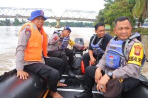 Polres Sintang Antisipasi Bencana Banjir Di wilayah Sintang