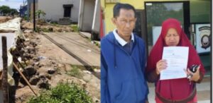 Warga Desa Pal 9, Bersama anggota Lembaga Anti Korupsi Indonesia Legatisi Melaporkan CV.IndoKonstruksi Perkasa