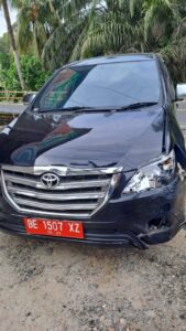 Neh kan …!!!Diduga akibat ugal ugalan kendaraan mini bus milik kadis sosial pesisir barat menabrak kendaraan roda dua