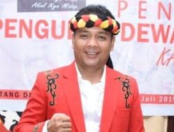 Sekretaris Dewan Adat Dayak Sanggau Urbanus Mengimbau Kepada Pengendara Kendaraan  Berhati-Hati Dijalan