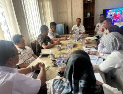 Asisten 2 bidang ekonomi dan pembangunan Kabupaten Lampung Utara Gelar Rapat  Membahas Pasokan Cadangan  Distribusi Beras Menjelang Bulan Suci