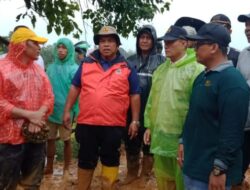 800 Unit Rumah Di Padang Pariaman Terendam Banjir, Bupati Suhatri Bur Langsung Tinjau Lokasi Bencana