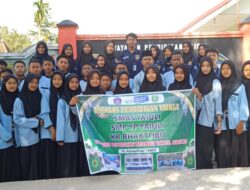 Yayasan pendidikan YAIQLI berbagi takjil gratis Kepada Masyarakat