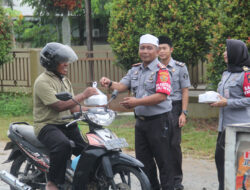 Hari Bhakti Pemasyarakatan ke-60 Bertepatan Ramadhan 1445 H, Lapas Kelas IIb Singkawang Berbagi Takjil kepada Masyarakat