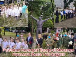 Dihadiri PPWI dan Perwakilan Kedubes, Peletakan Bunga di Monumen Gagarin Berlangsung Hikmad