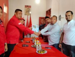 Drs .Ali Rahman.MT, Diwakili Oleh Ketua Haris Nasution Resmi Mengembalikan Berkas Formulir Bakal Calon Bupati Ke DPC PDIP Waykanan