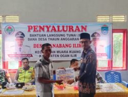 Kepala Desa Tanabang Ilir Irfan Sanjivaredy S.P. salurkan BLT Tahap Kedua