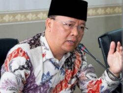 TIGA HAL PENTING DALAM KEPEMIMPINAN ROHIDIN Konsep Keseimbangan Dalam Penataan Jabatan Birokrasi
