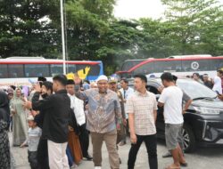 Bupati Drs.Suhatri Bur,MM Melepas Secara Resmi Jemaah Calon Haji Kabupaten Padang Pariaman