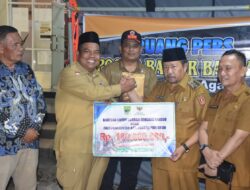 Bupati Padang Pariaman,Suhatri Bur Serahkan Bantuan Korban Banjir Bandang Dan lahar Dingin di Dua Kabupaten Dan Satu Kotamadya