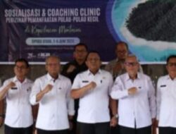 Pj Bupati Kepulauan Mentawai Fernando JS Membuka Kegiatan Sosialisasi Coaching Clinic, Pemanfaatan dan Perizinan Pulau Pulau Kecil
