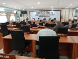 Bupati Padang Pariaman, Suhatri Bur Sampaikan Jawaban Eksekutif Yang Dihadiri 10 Anggota DPRD Dari 40 Anggota DPRD Padang Pariaman